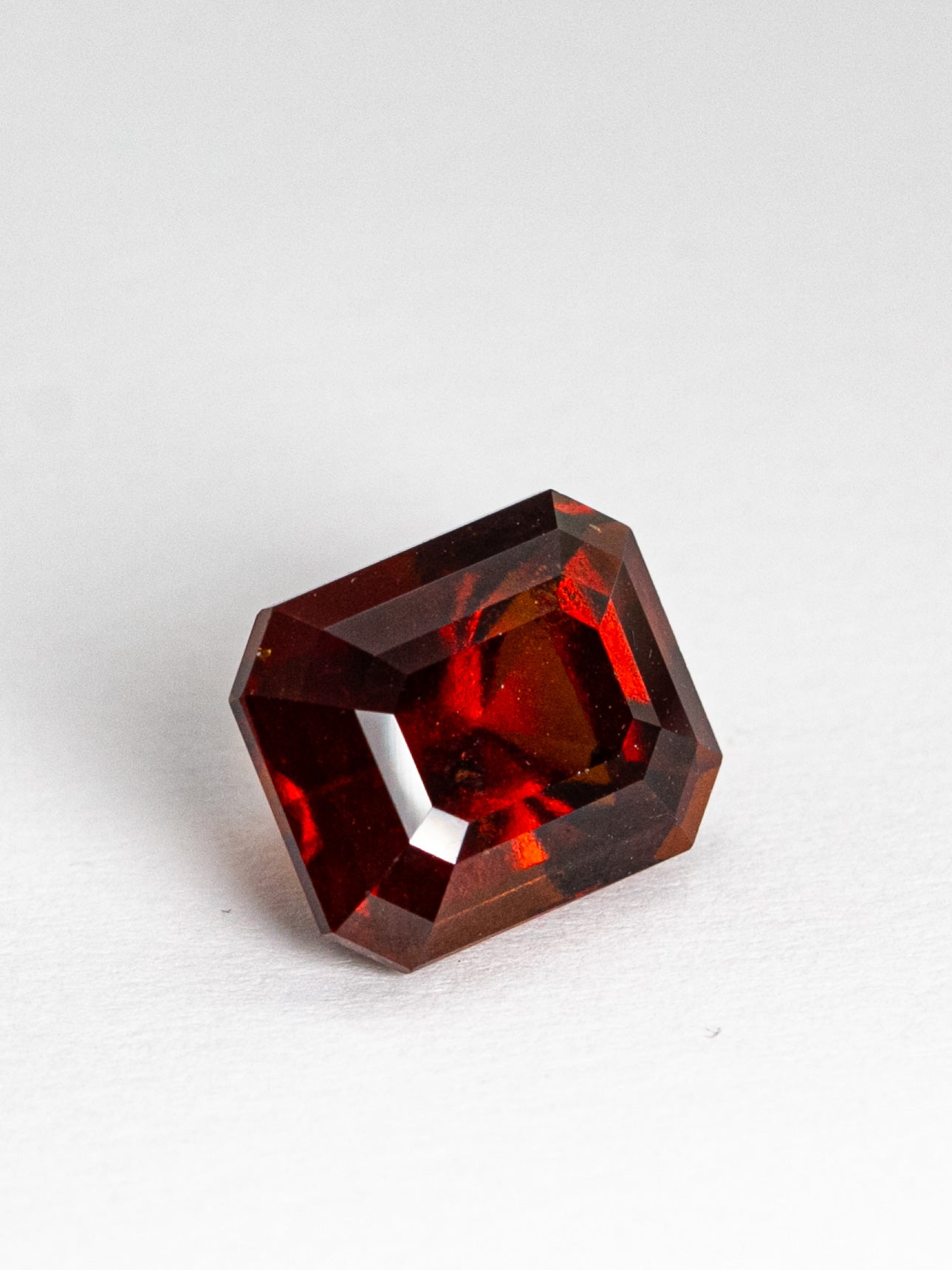 Гранат гессонит 12.11ct
