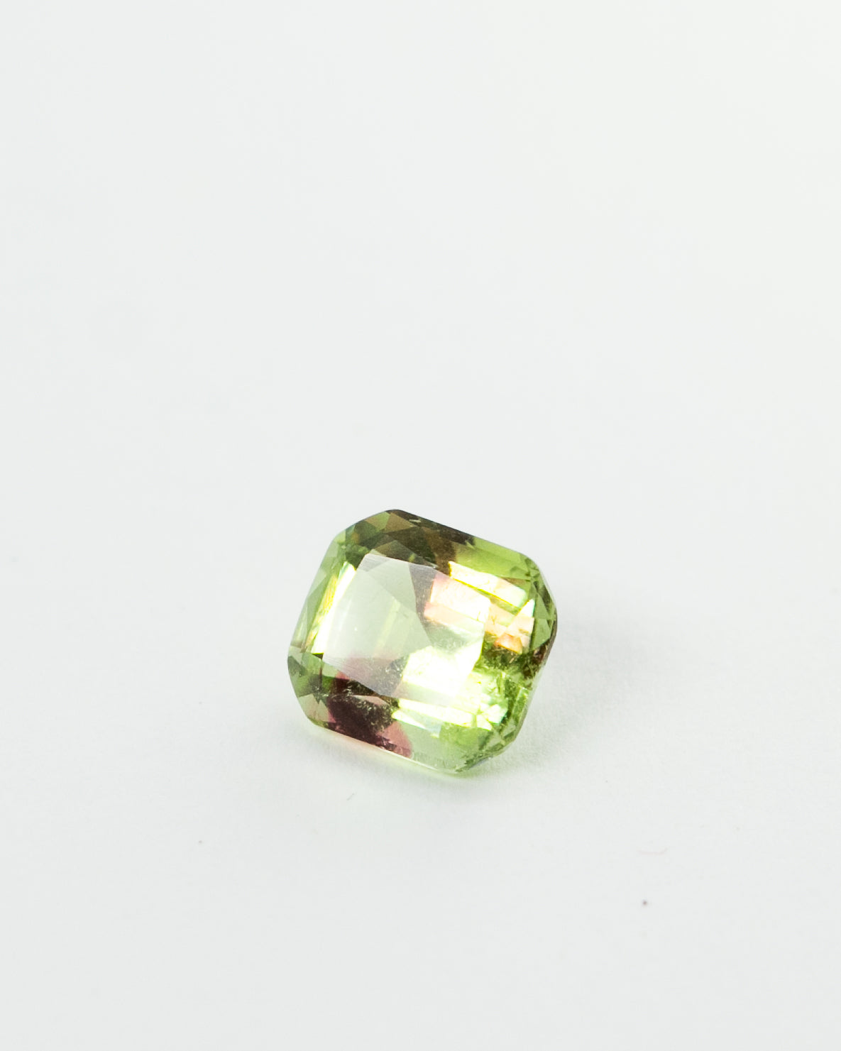 Двухцветный мятно-красный турмалин 2.6ct