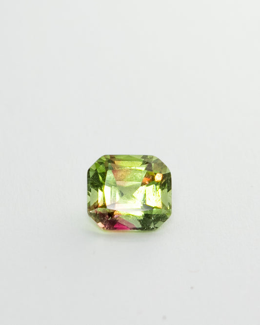 Двухцветный мятно-красный турмалин 2.6ct