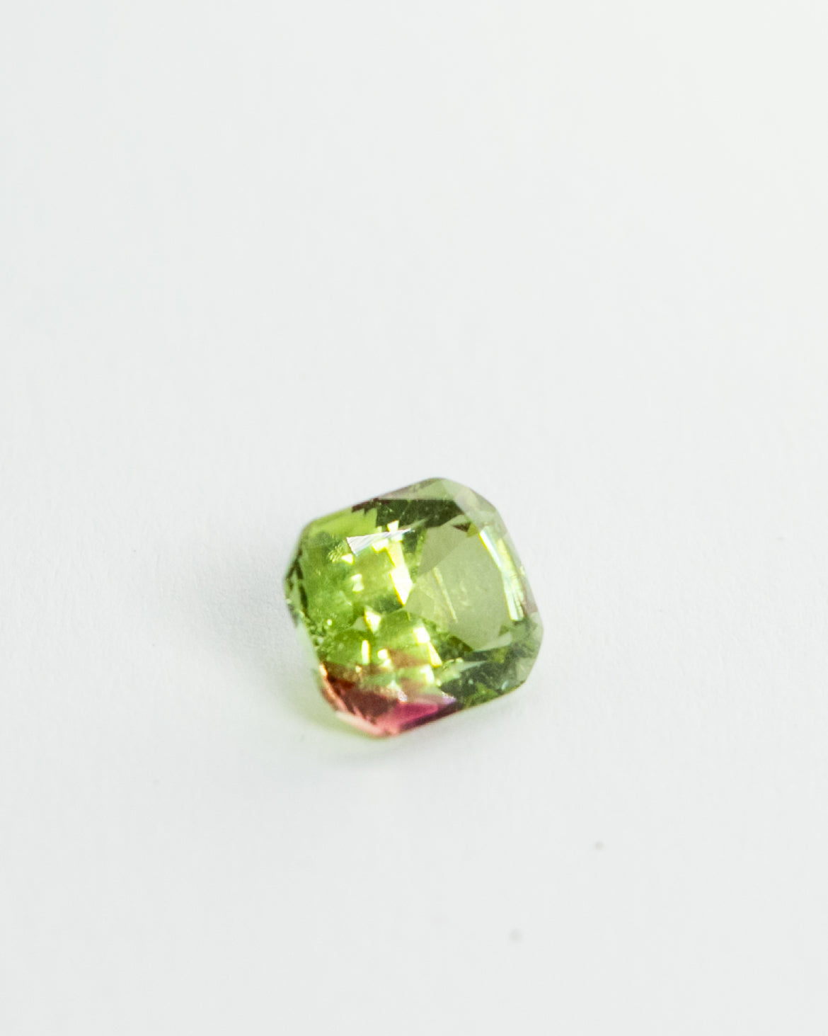 Двухцветный мятно-красный турмалин 2.6ct