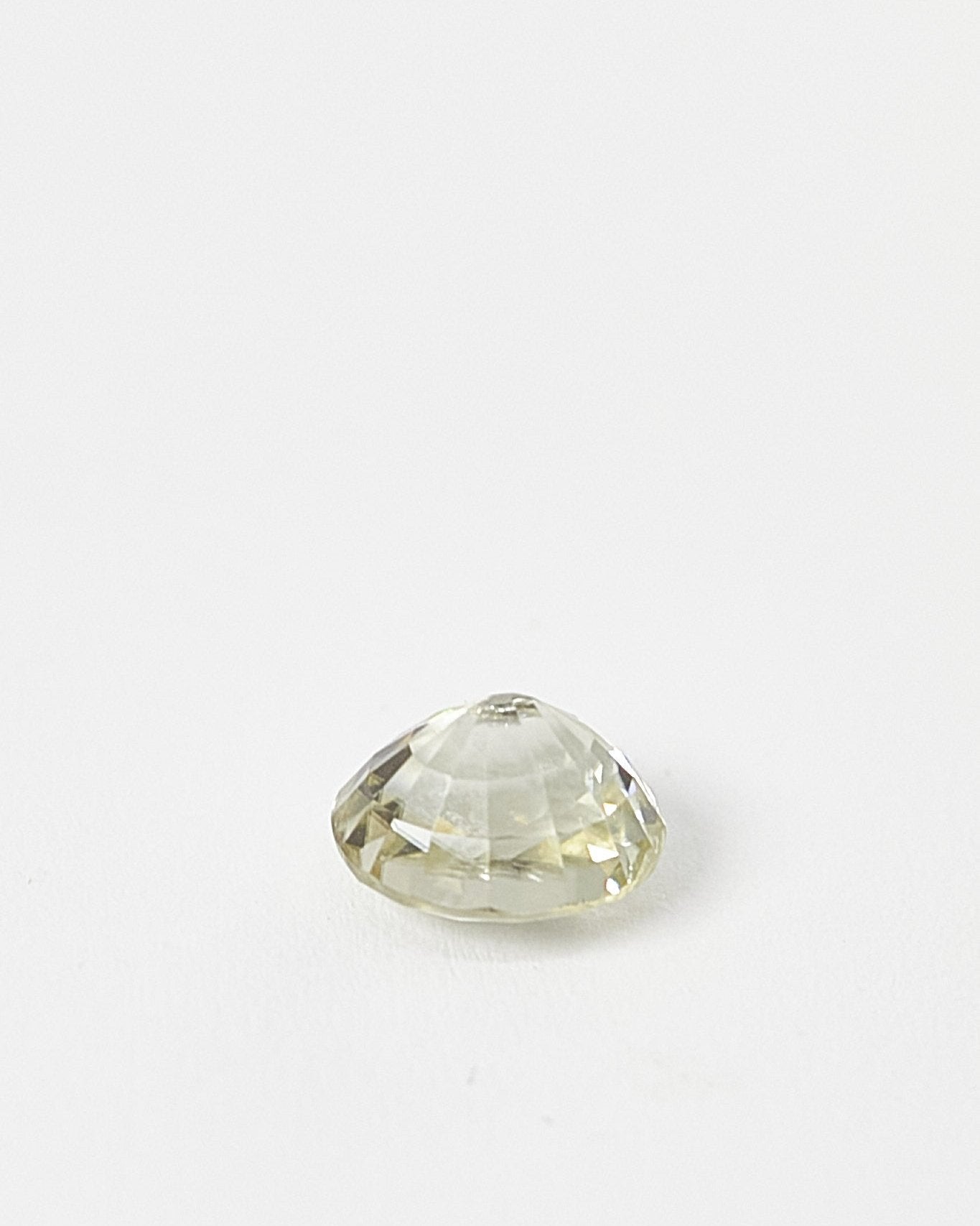 White oval Zircon 3.4ct