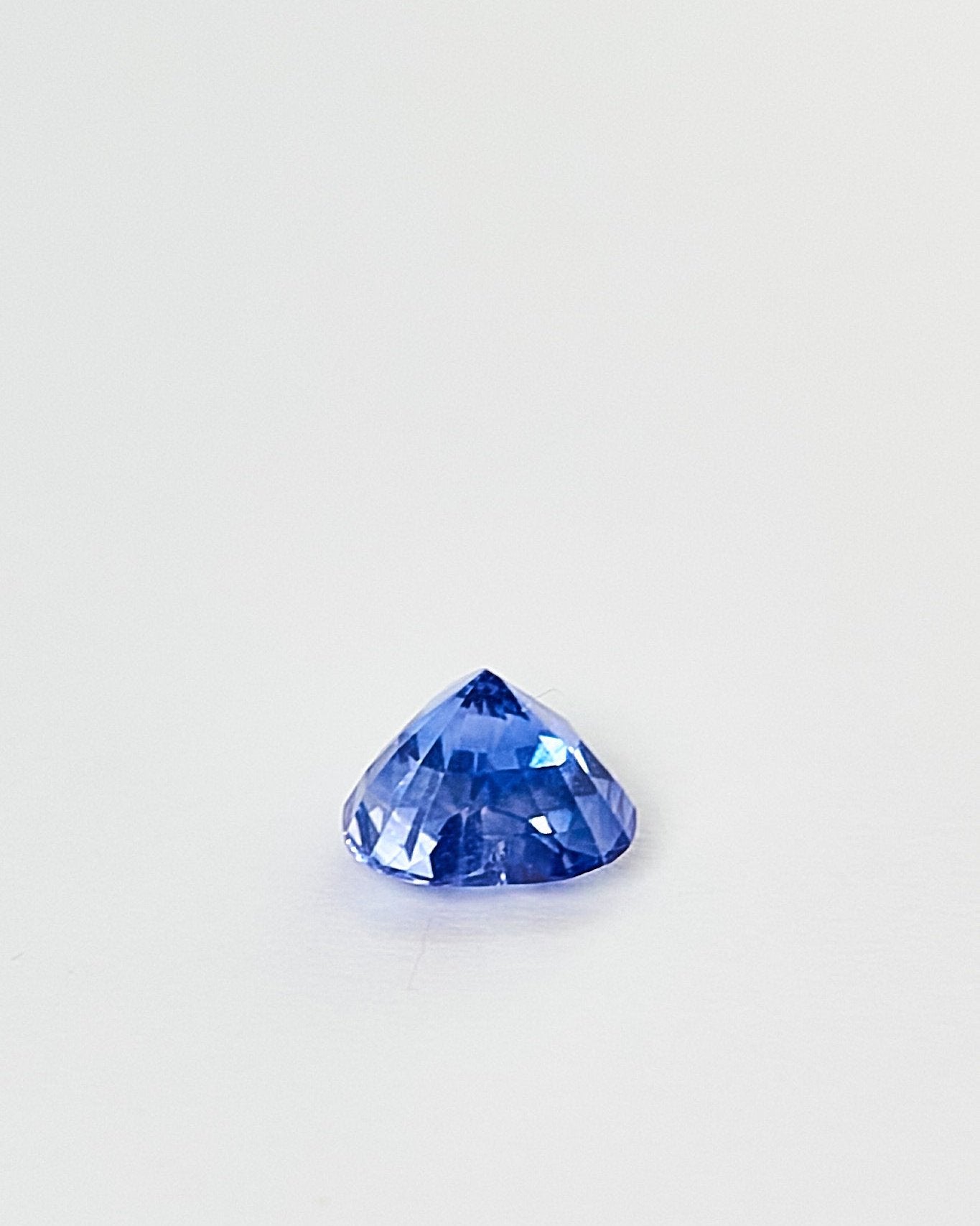 Синий сапфир 1.56ct в огранке «сердце»