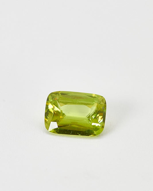 Сфен яблочный 3.97ct