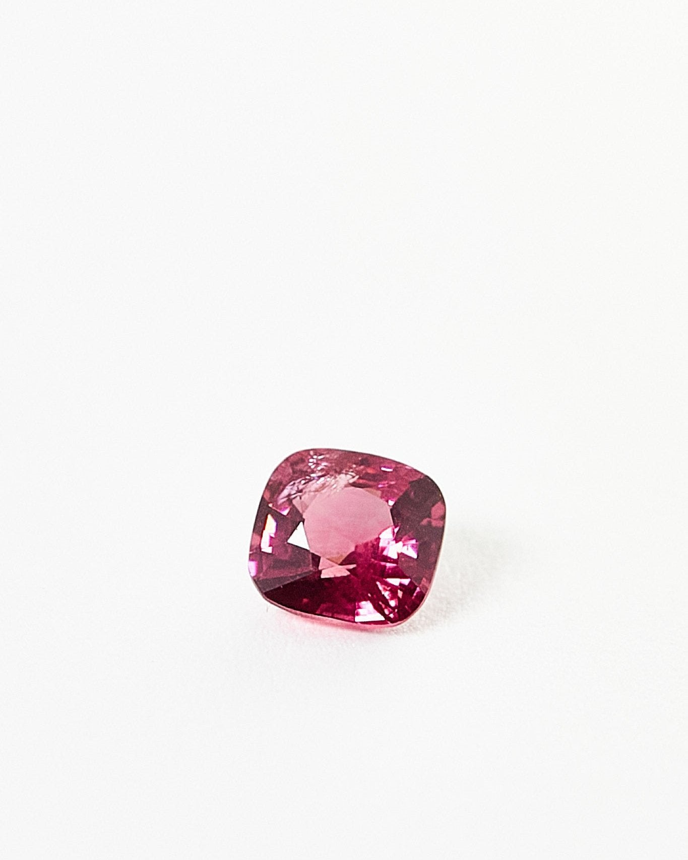 Berry spinel 0.9ct