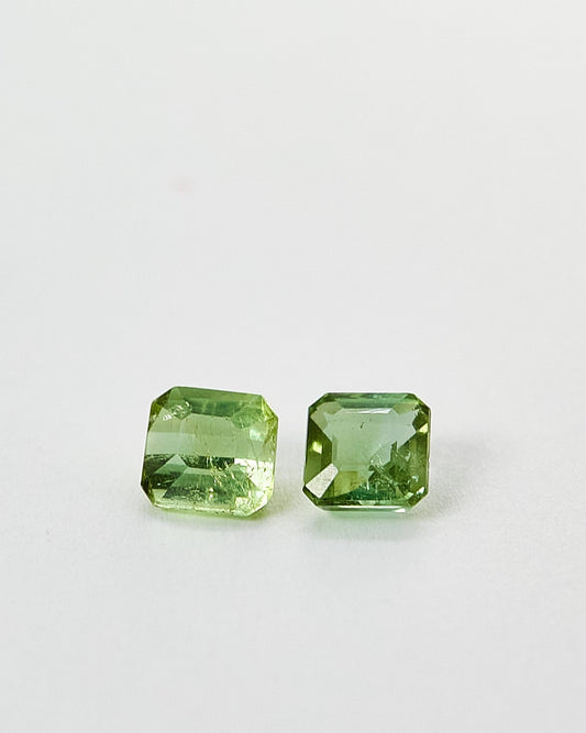 Пара зеленых турмалинов