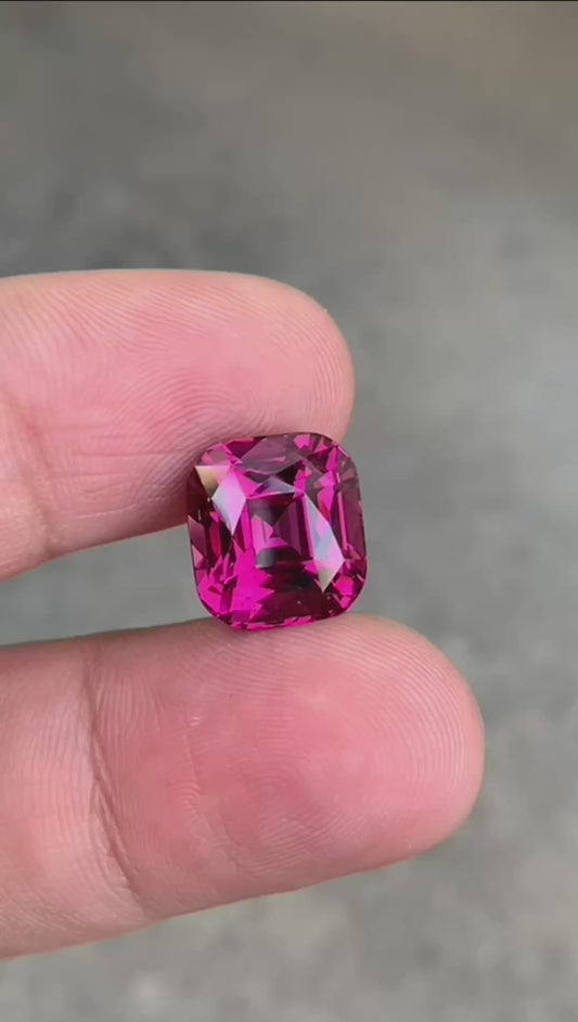 Garnet 10.63ct 12.1×11×9.2mm
