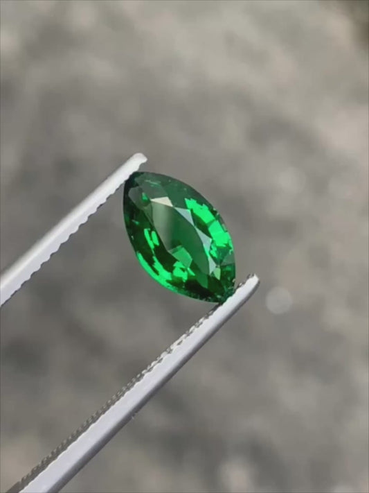 Garnet Tsavorite 1.7ct 10.5×6×3.9mm